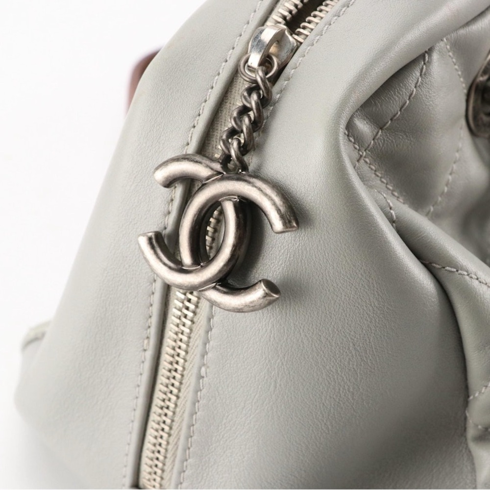 CHANEL Country Chic Bowler Shoulder Bag in Grey Quilted Calfskin Leather - Picture 10 of 12